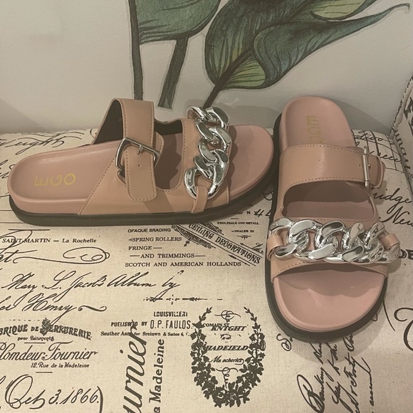 Women’s sandal - Picture 2 of 3